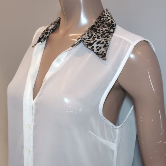 3/$20 Vero Moda Sheer Sleeveless Blouse Buttoned White Leopard Collar Size Large - Picture 4 of 9